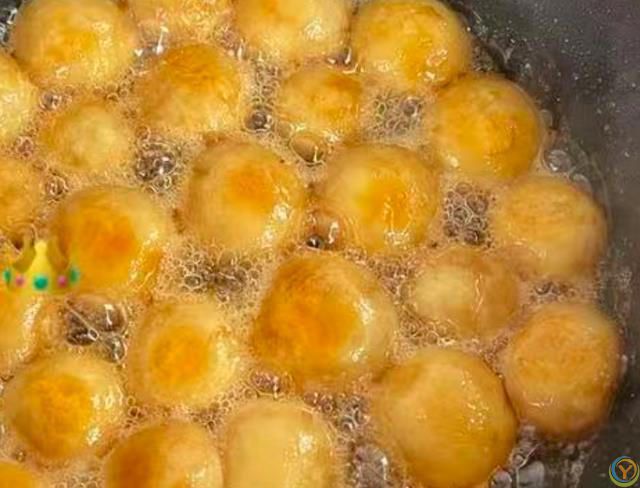 含钾是香蕉12倍，夏天多吃，一补钾、二润肠、三强免疫，不懂可惜