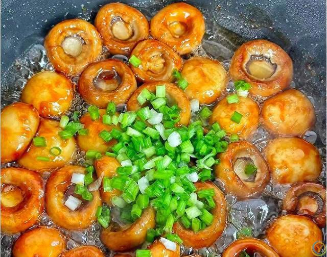 含钾是香蕉12倍，夏天多吃，一补钾、二润肠、三强免疫，不懂可惜