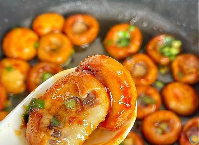 含钾是香蕉12倍，夏天多吃，一补钾、二润肠、三强免疫，不懂可惜